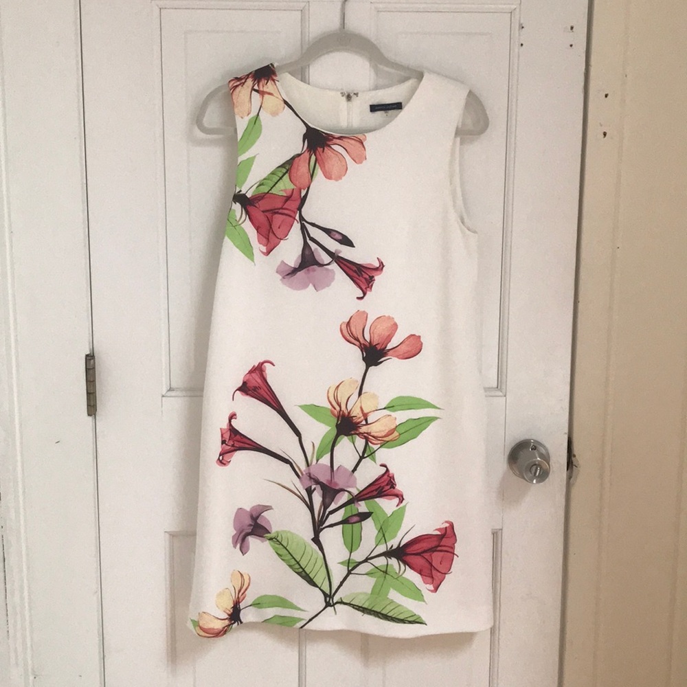 Tommy Hilfiger floral design dress with pockets.